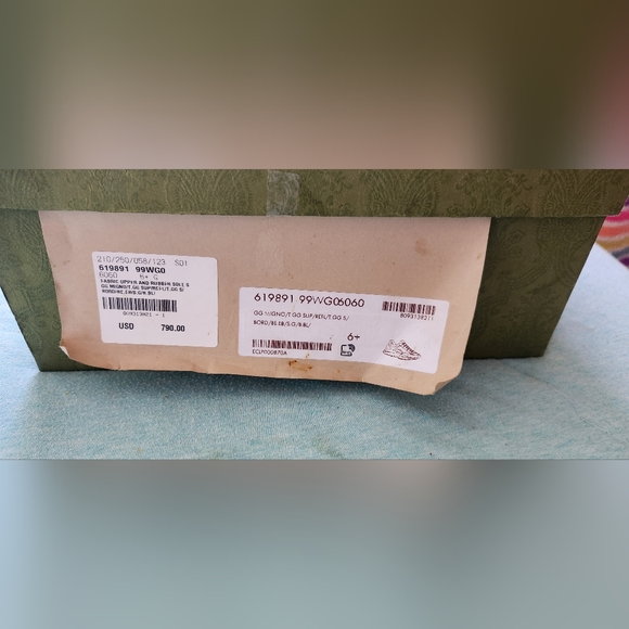 Gucci Sneakers 100% Authentic with Box - Picture 2 of 7